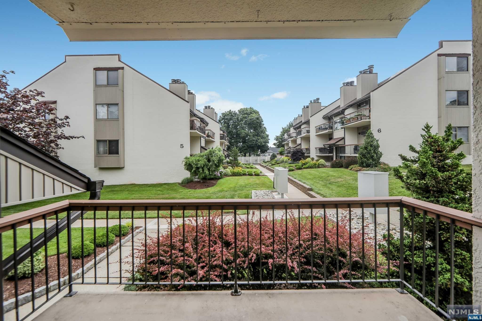 101 W Ridge Mews 101
