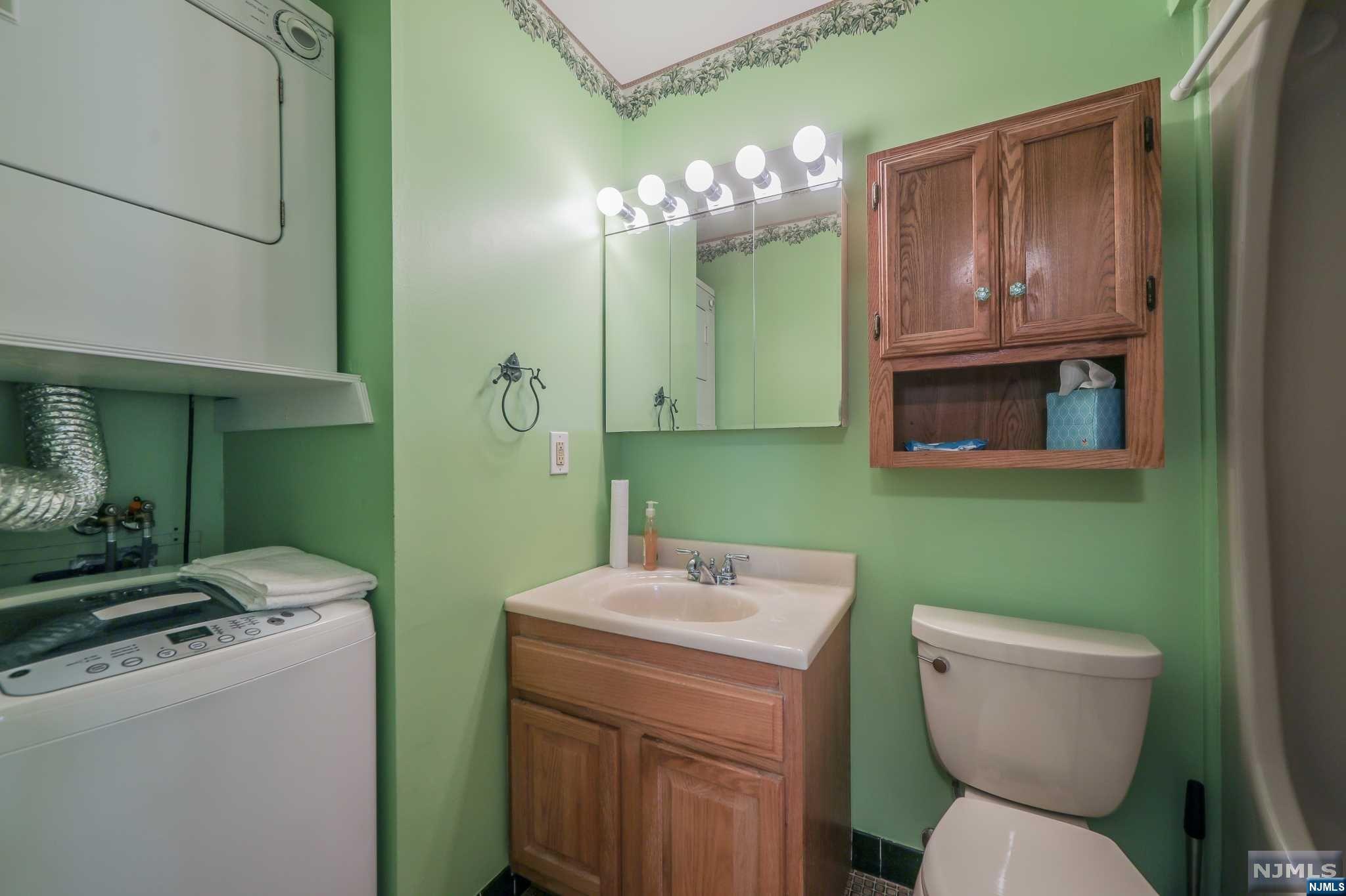 101 W Ridge Mews 101