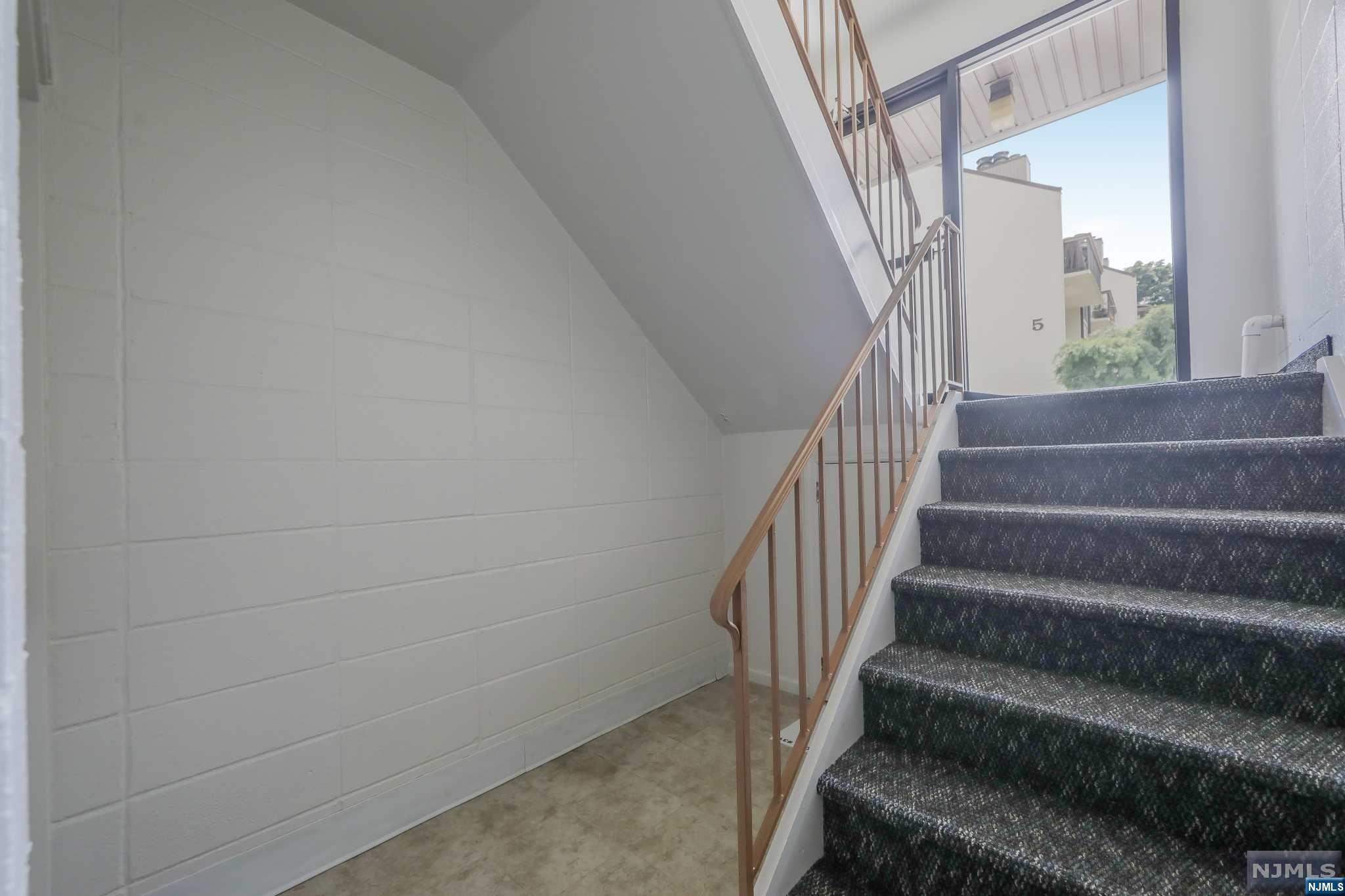 101 W Ridge Mews 101