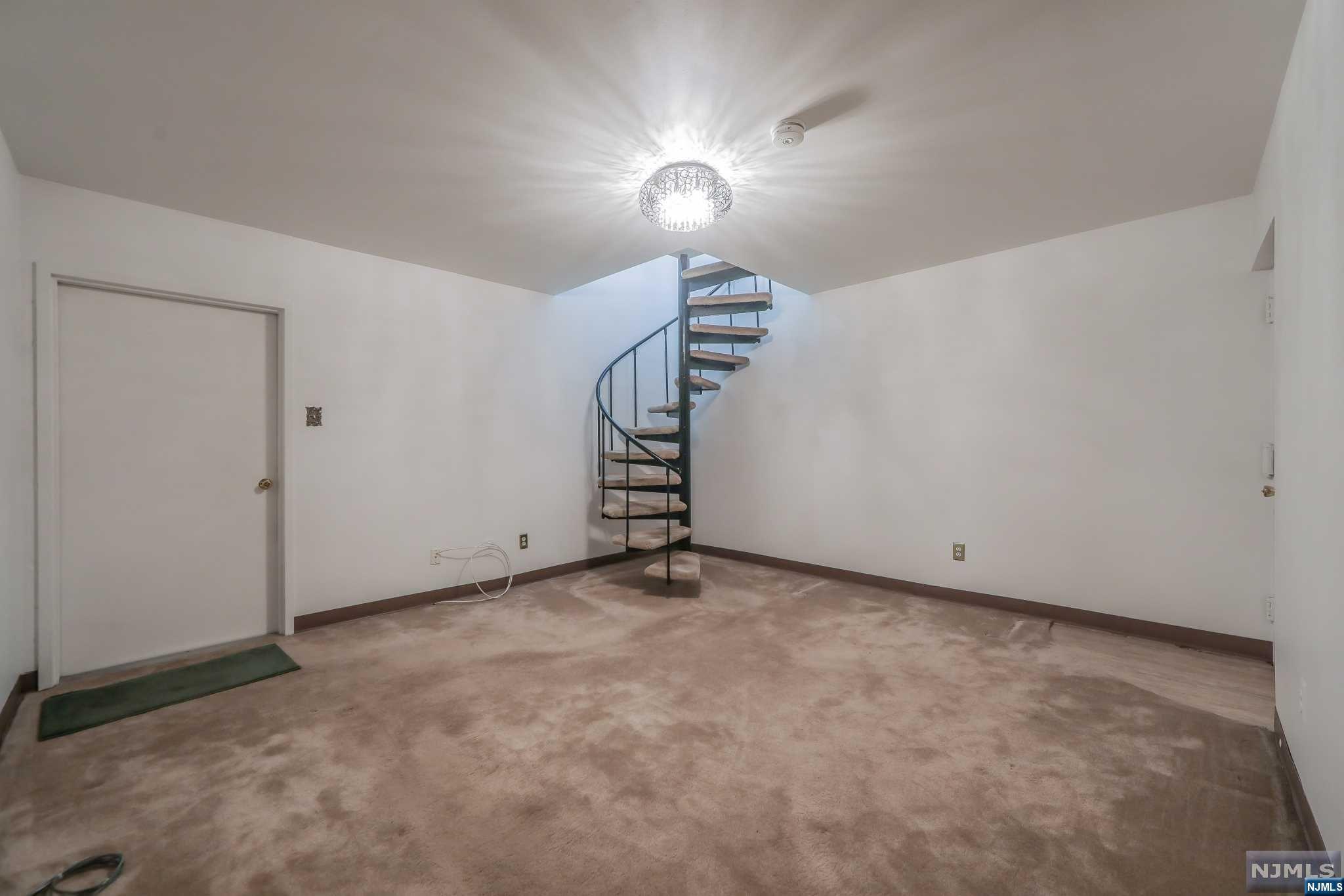 101 W Ridge Mews 101