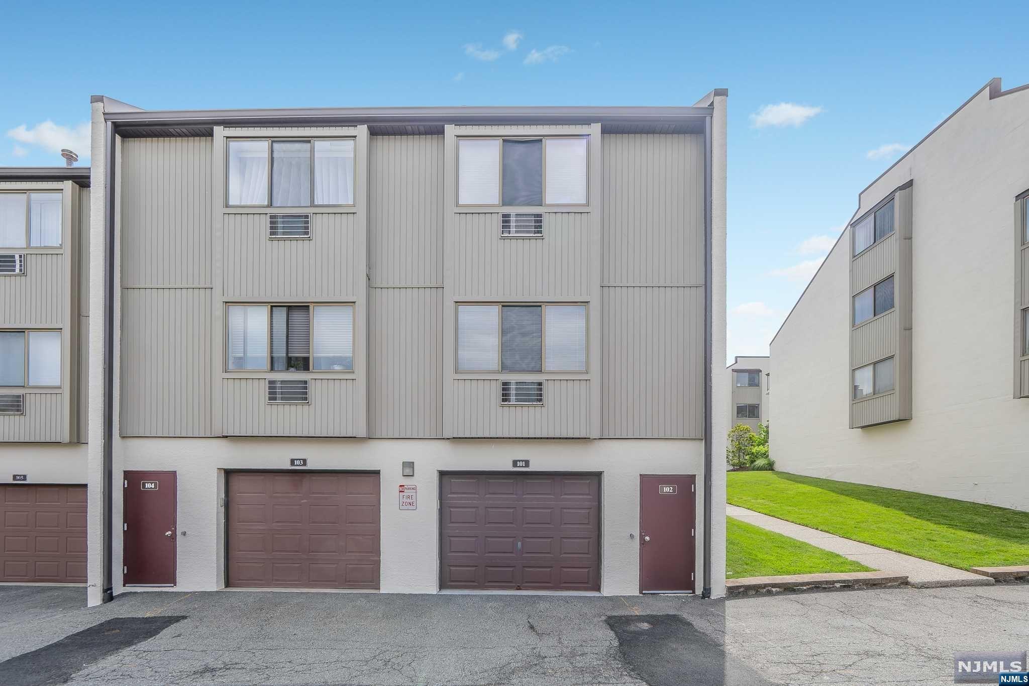 101 W Ridge Mews 101