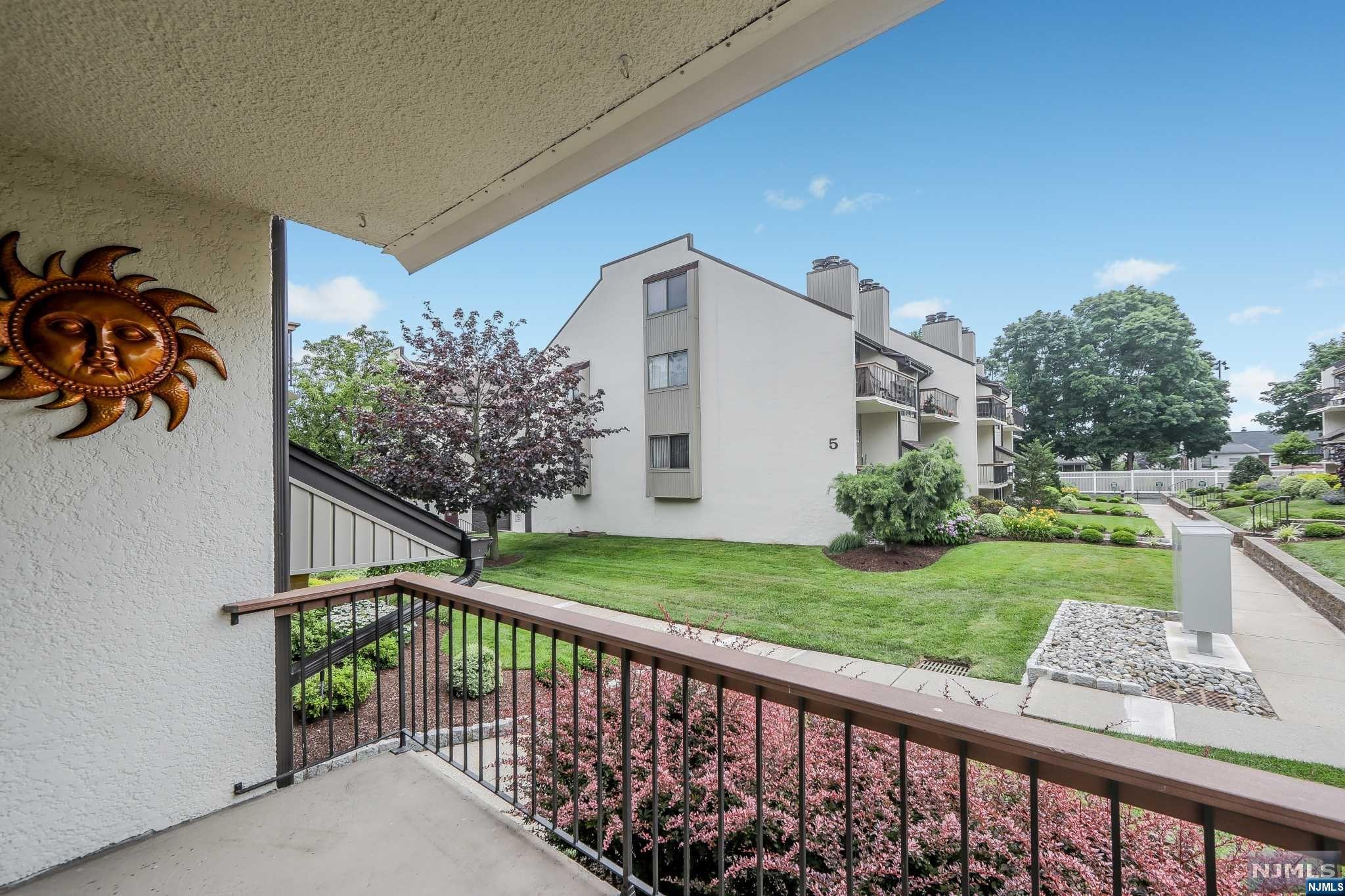 101 W Ridge Mews 101