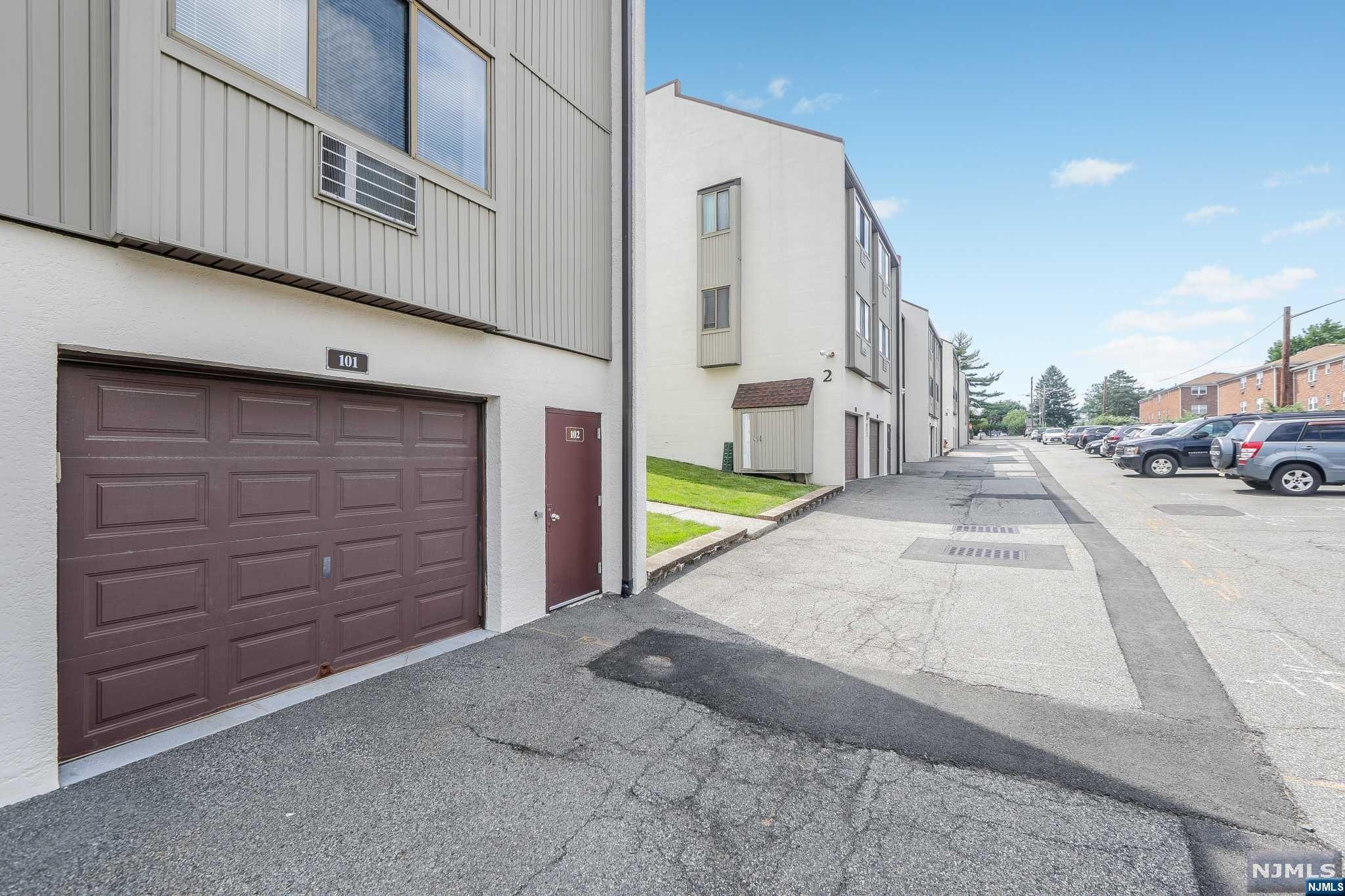 101 W Ridge Mews 101