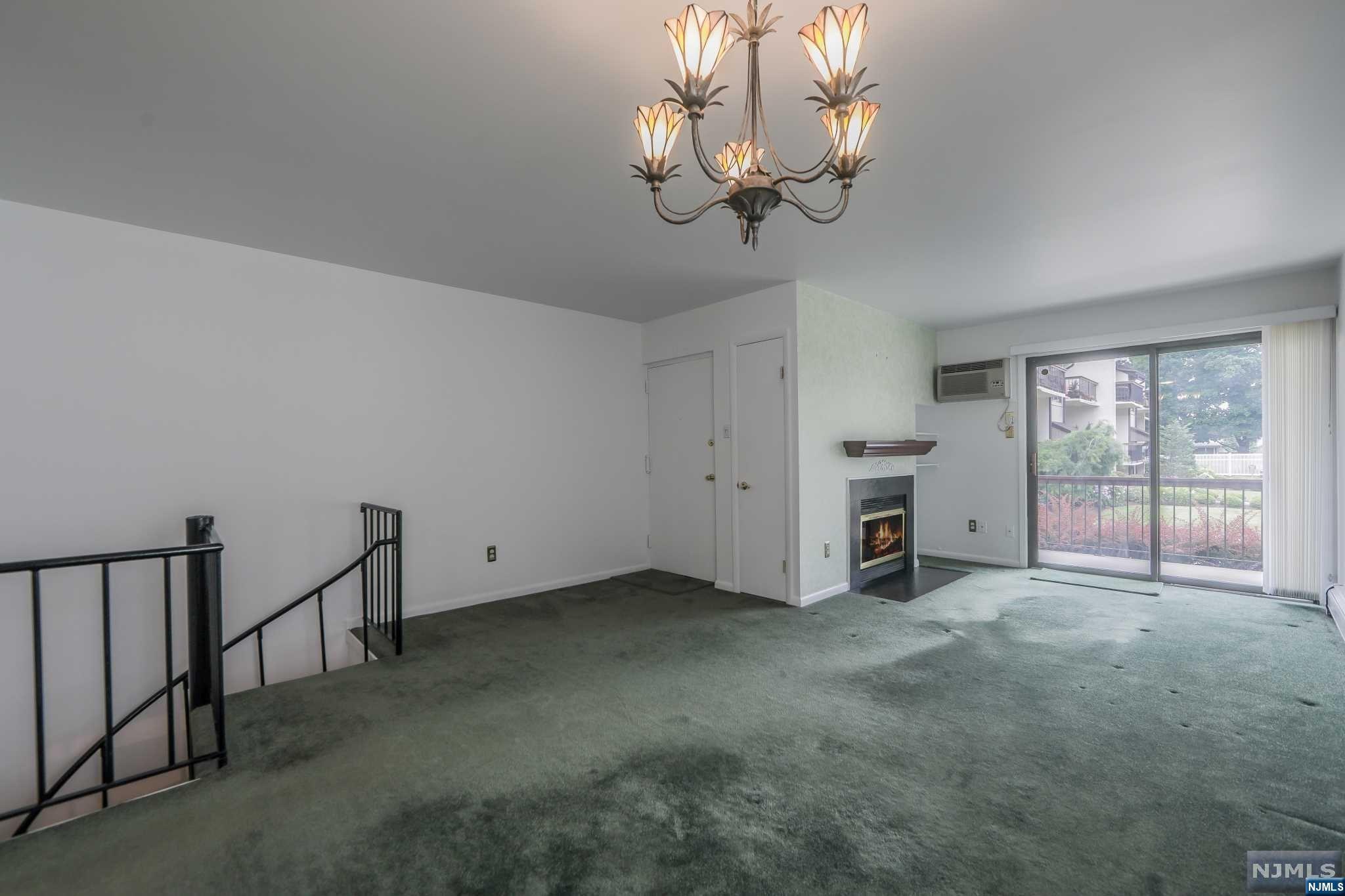 101 W Ridge Mews 101