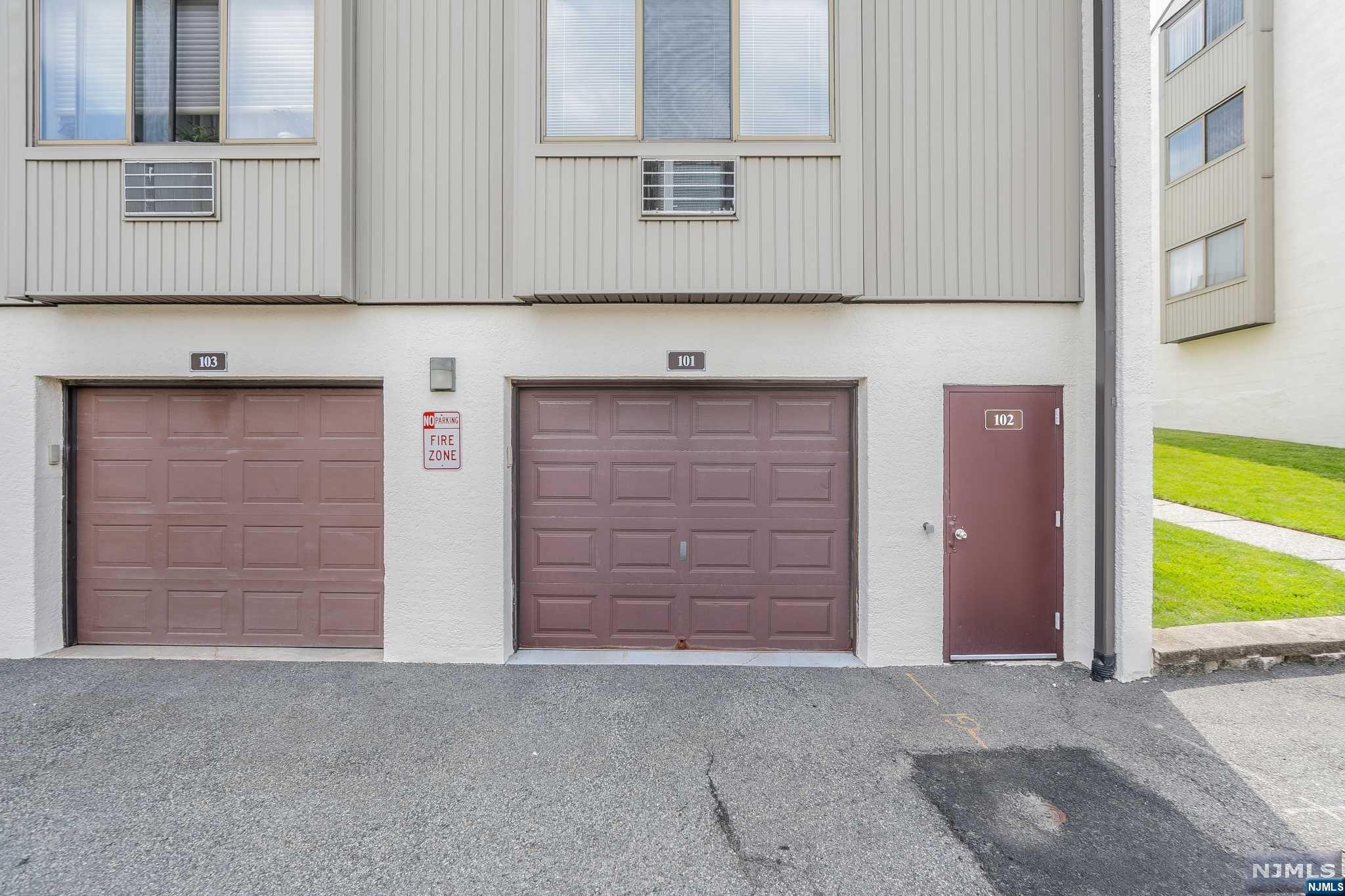 101 W Ridge Mews 101