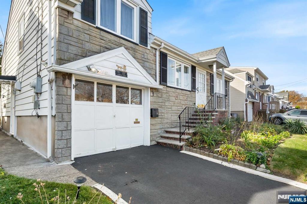 33 Lockwood Drive