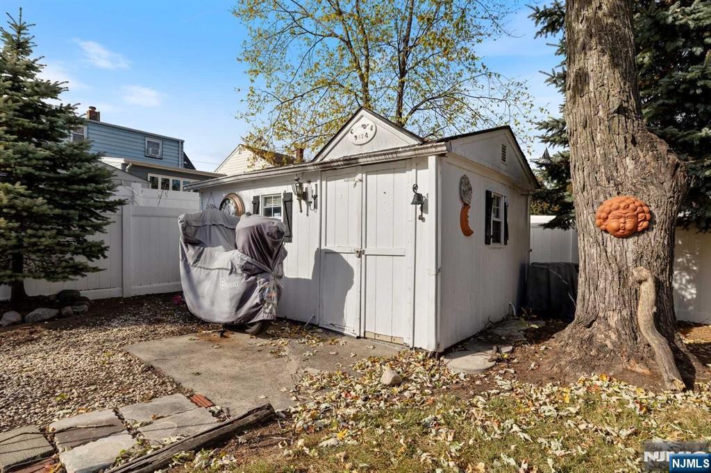 33 Lockwood Drive
