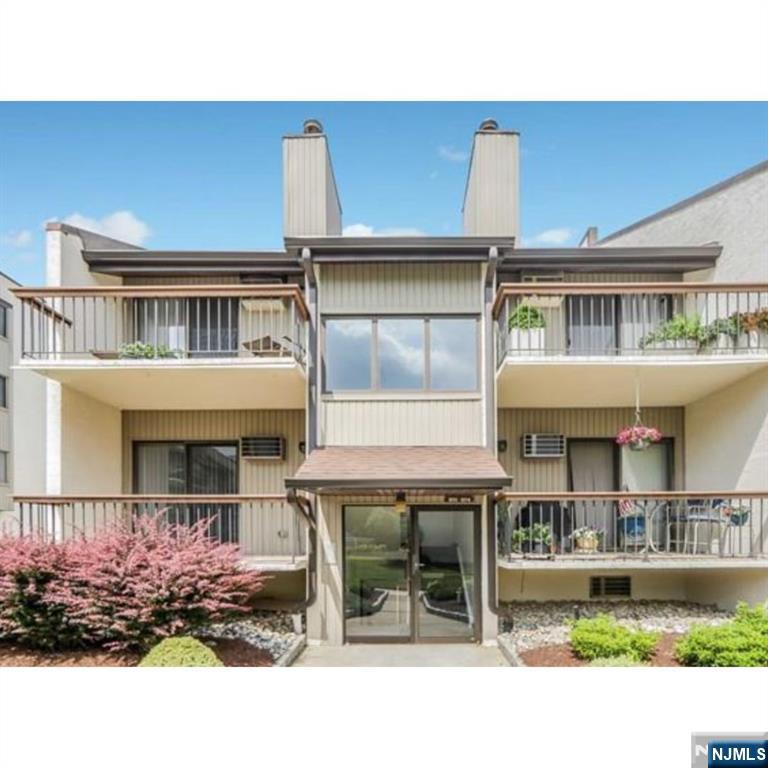 101 West Ridge Mews 101