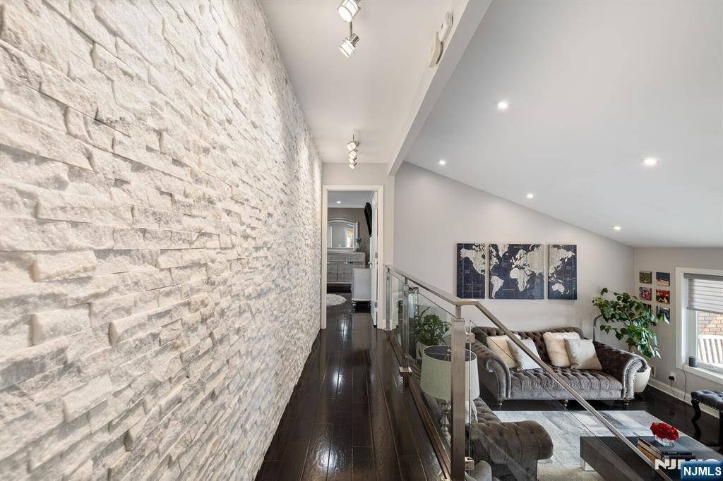 37 Jackson Place