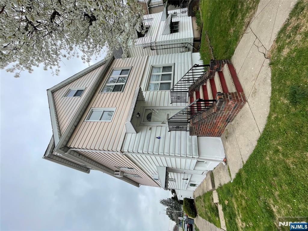 74 Stein Avenue 2
