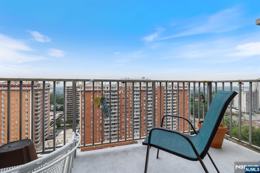 160 Overlook Avenue 22F