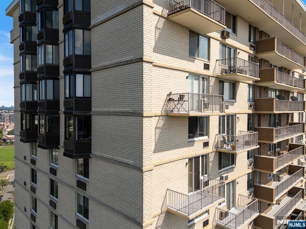 160 Overlook Avenue 22F