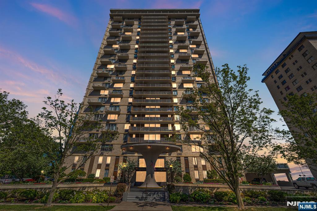 160 Overlook Avenue 22F