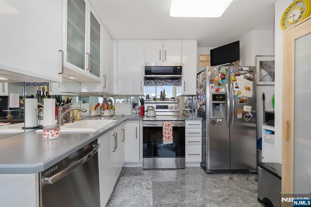 160 Overlook Avenue 22F