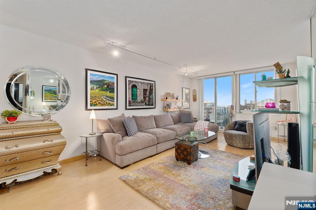 160 Overlook Avenue 22F