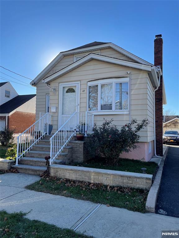 18 Elizabeth Avenue