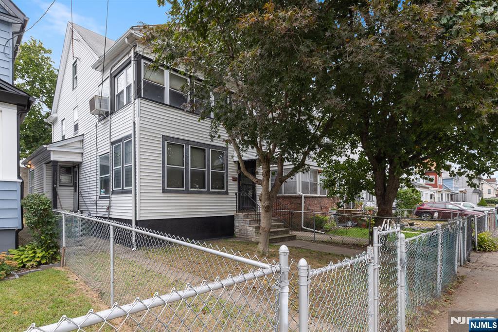 143 Smith Street