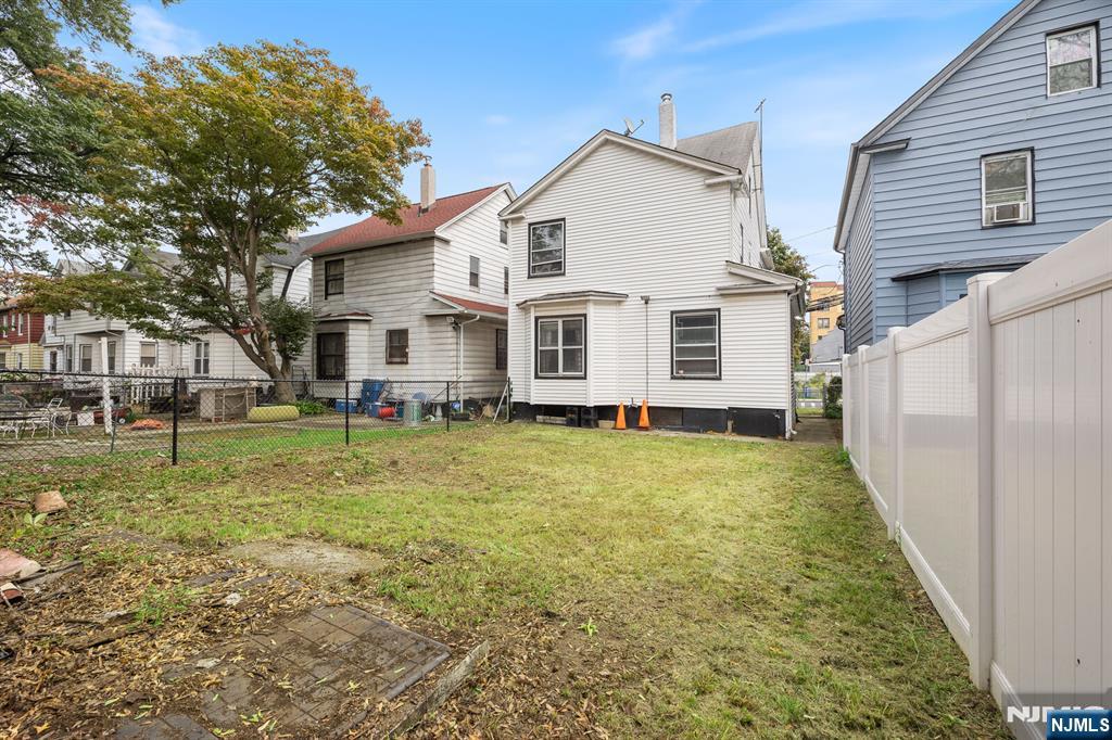 143 Smith Street