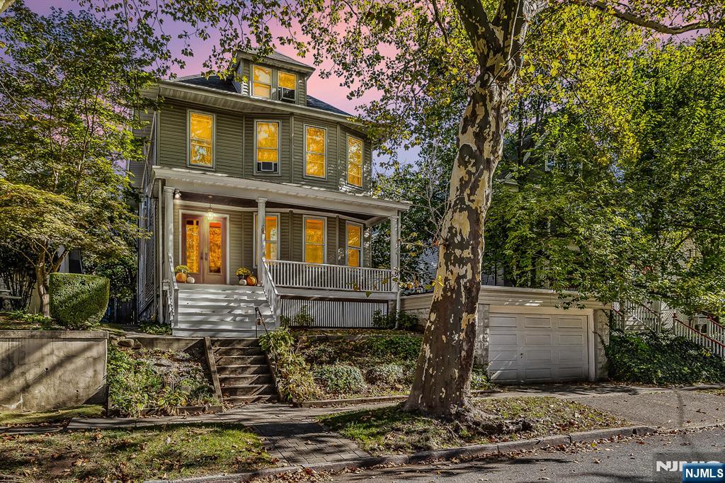 30 Pierrepont Avenue