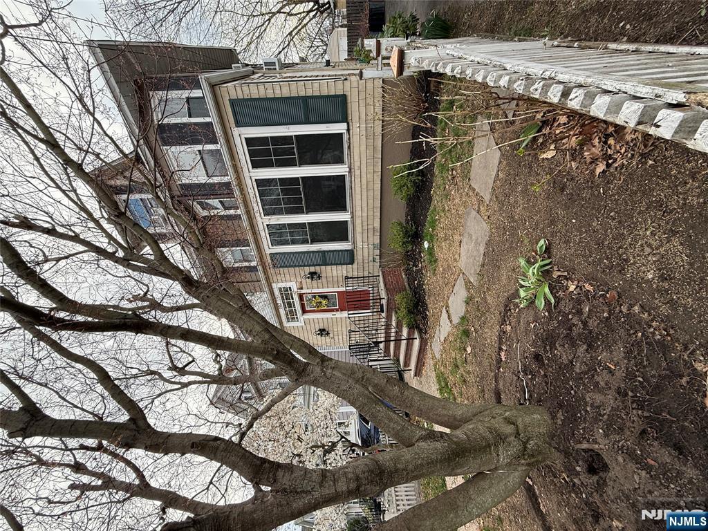 102 Daniel Avenue 1