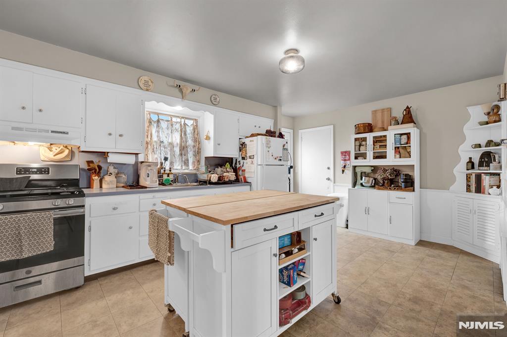 322 Broughton Avenue