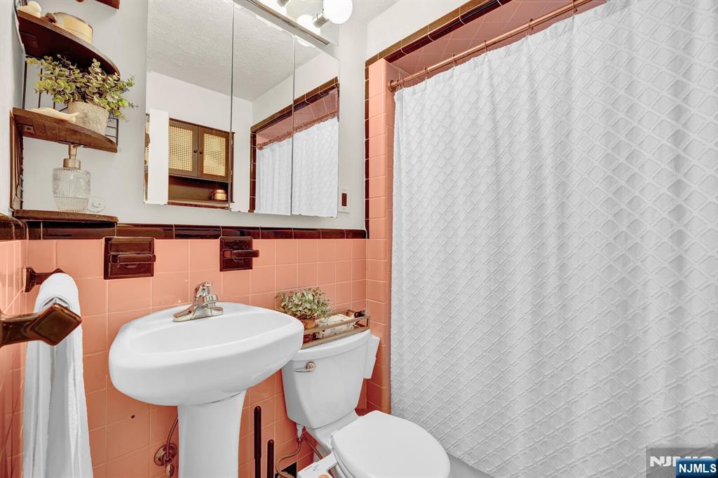 322 Broughton Avenue