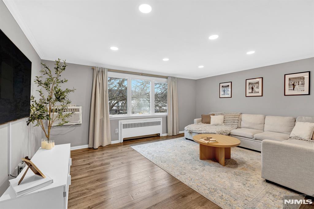 322 Broughton Avenue