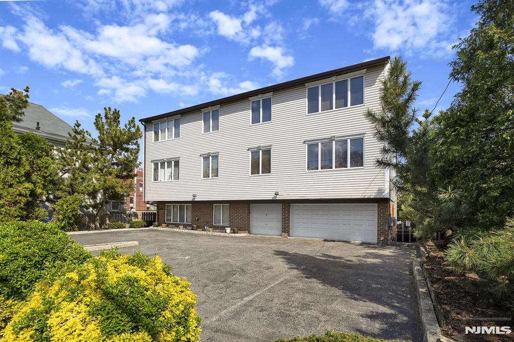 61 Eastern Way 3
