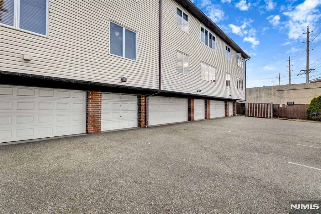 61 Eastern Way 3