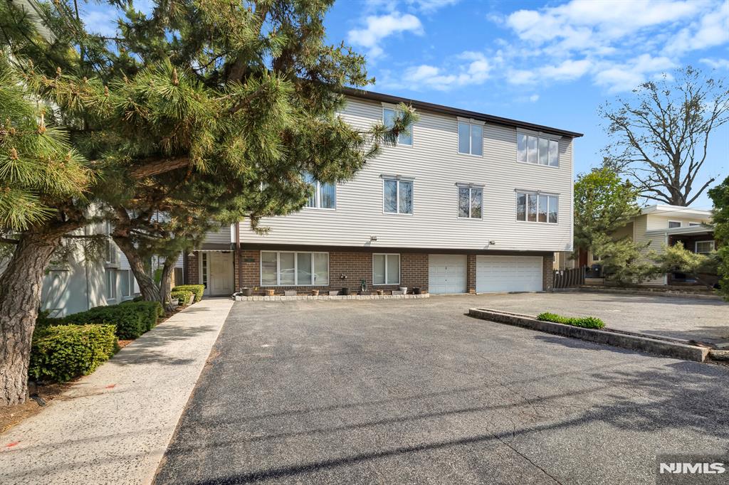 61 Eastern Way 3