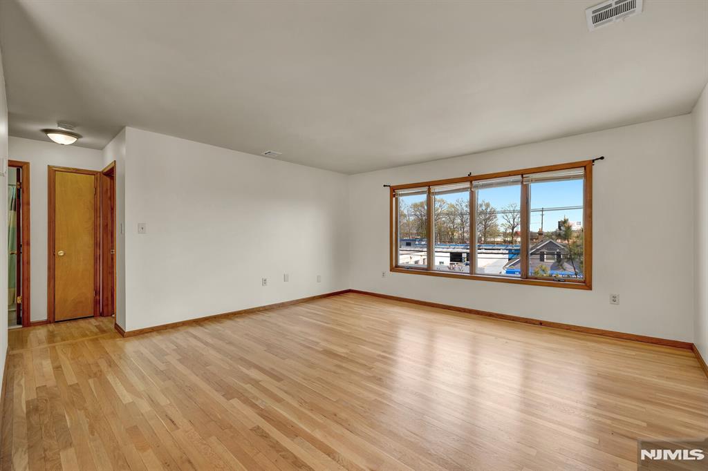 61 Eastern Way 3