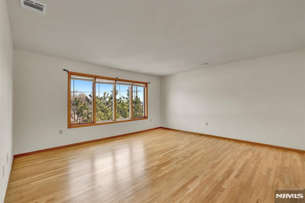 61 Eastern Way 3