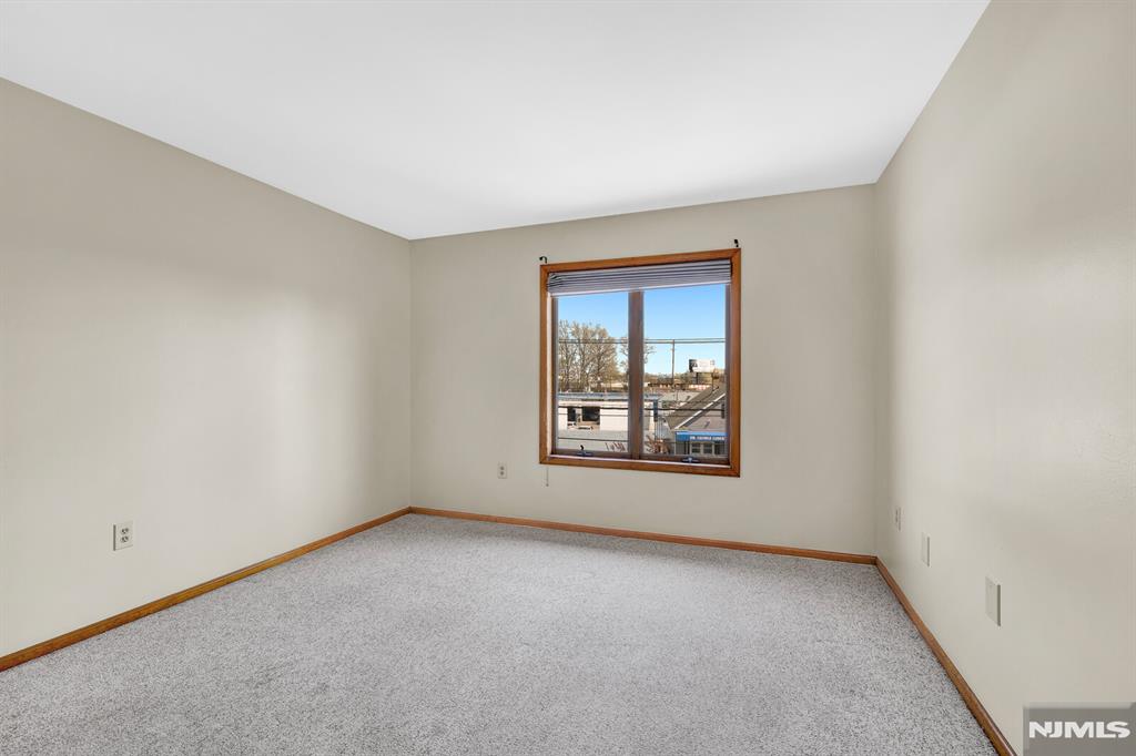 61 Eastern Way 3