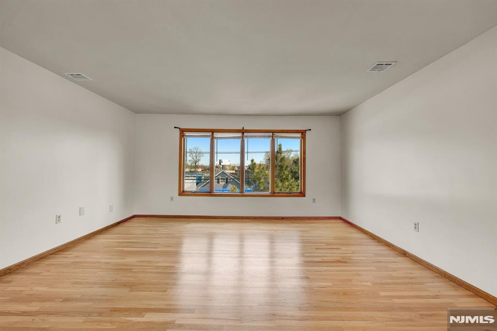 61 Eastern Way 3