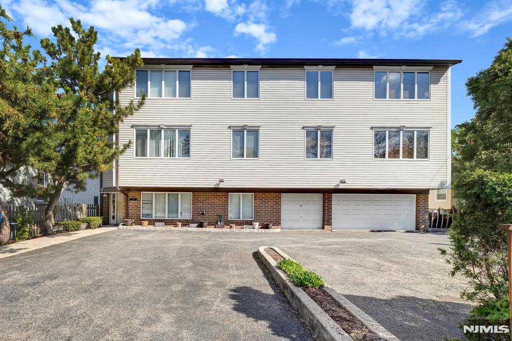 61 Eastern Way 3