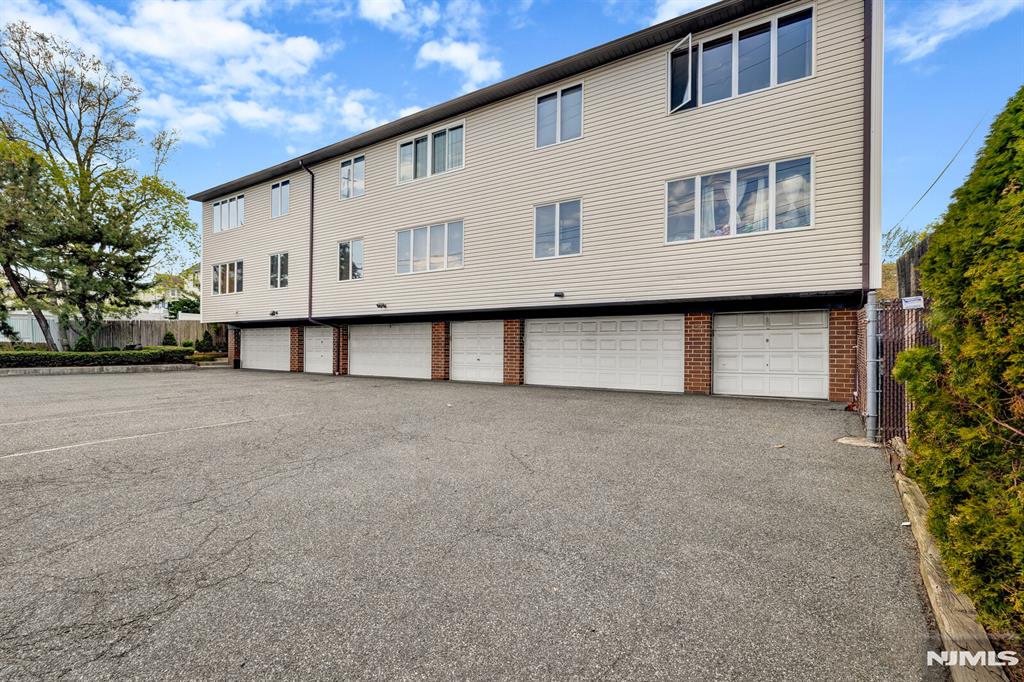 61 Eastern Way 3