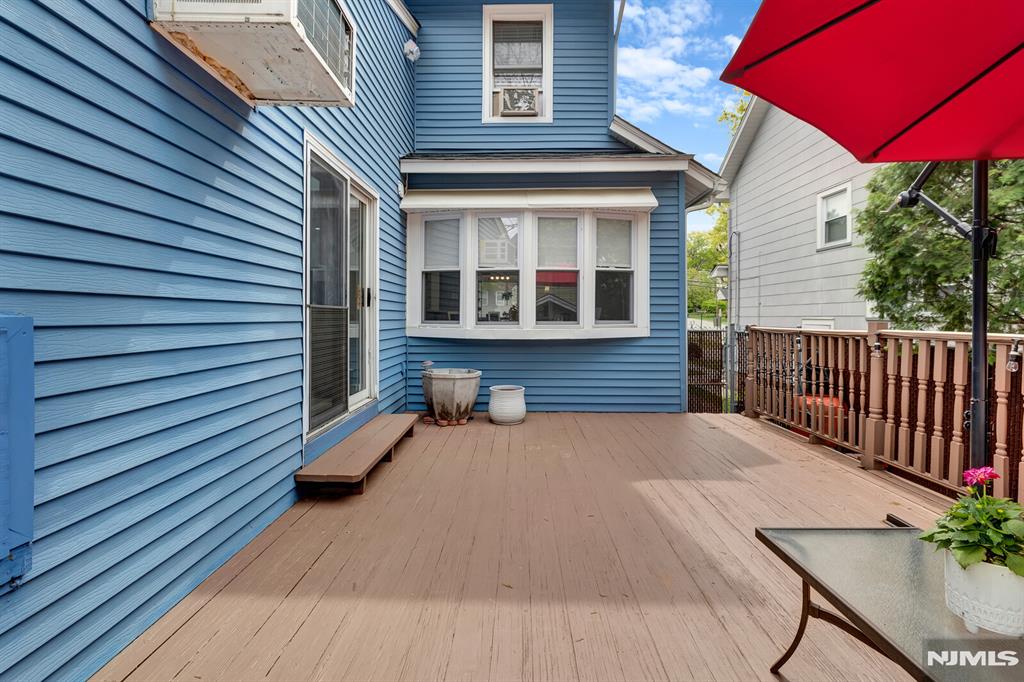 60 Vanderburgh Avenue