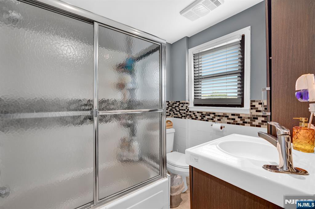 60 Vanderburgh Avenue
