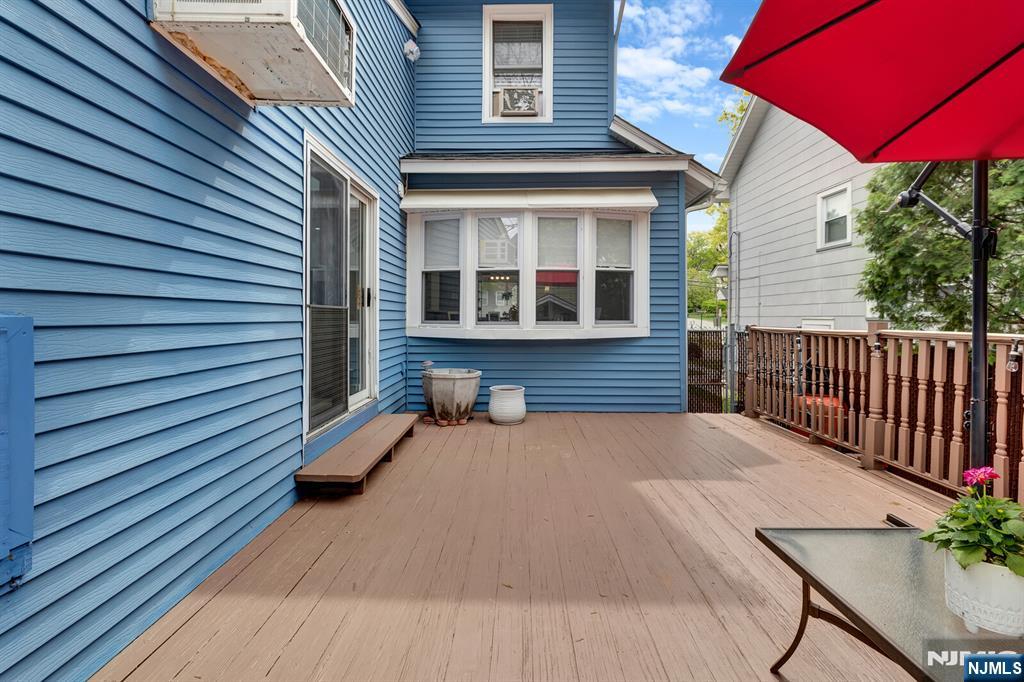 60 Vanderburgh Avenue