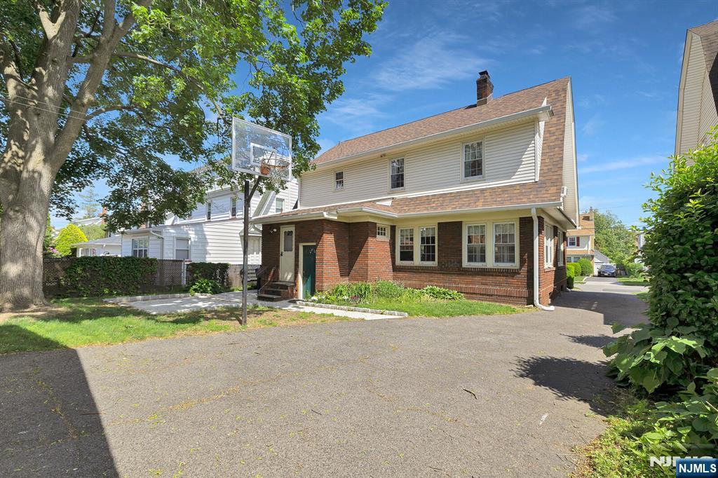 106 Maple Street