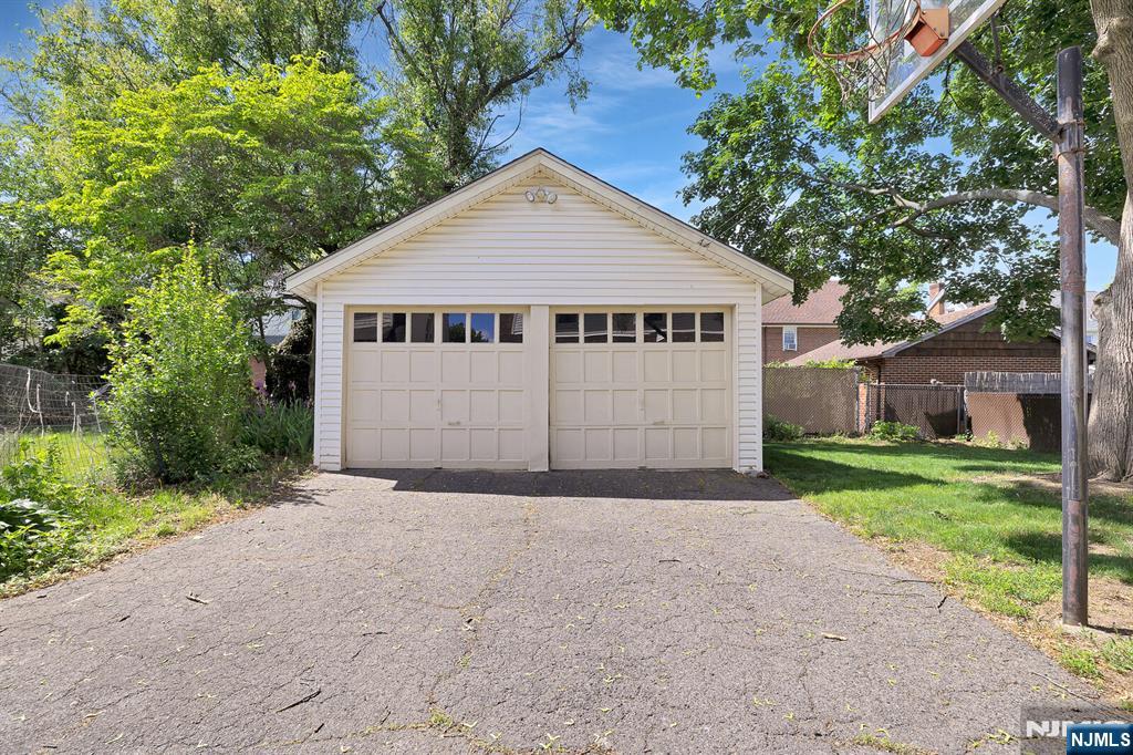 106 Maple Street