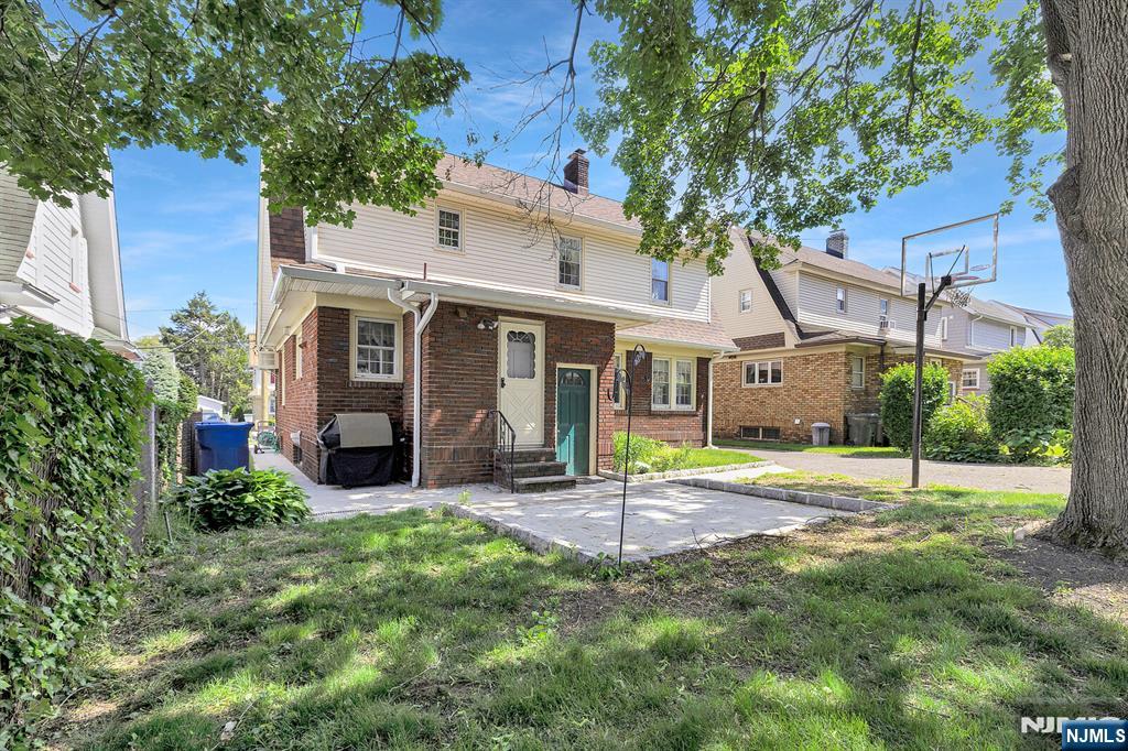 106 Maple Street