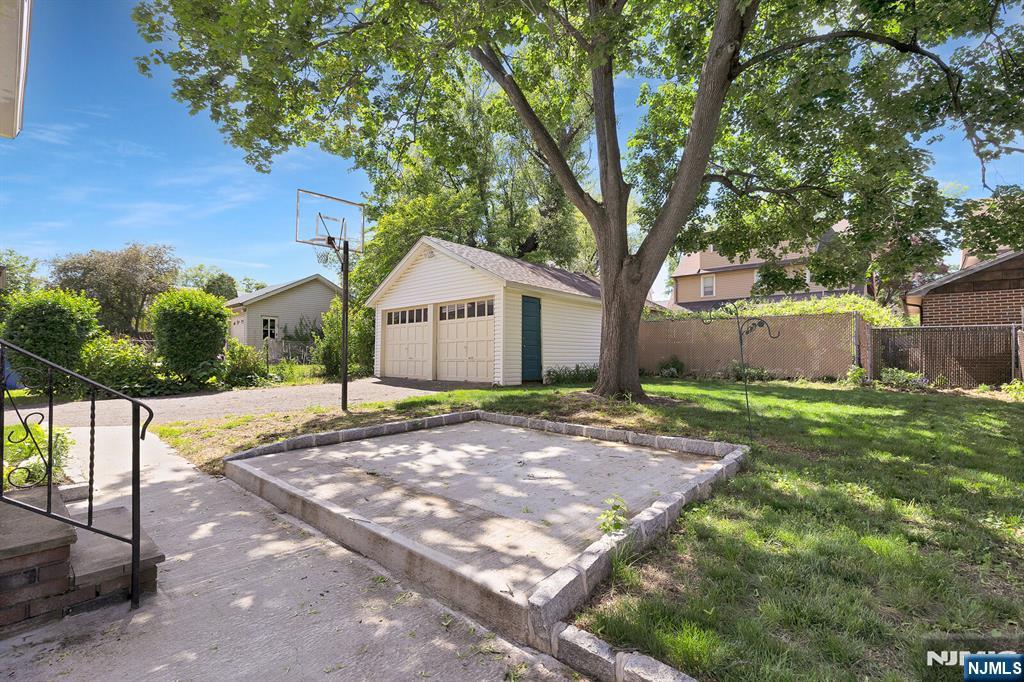 106 Maple Street