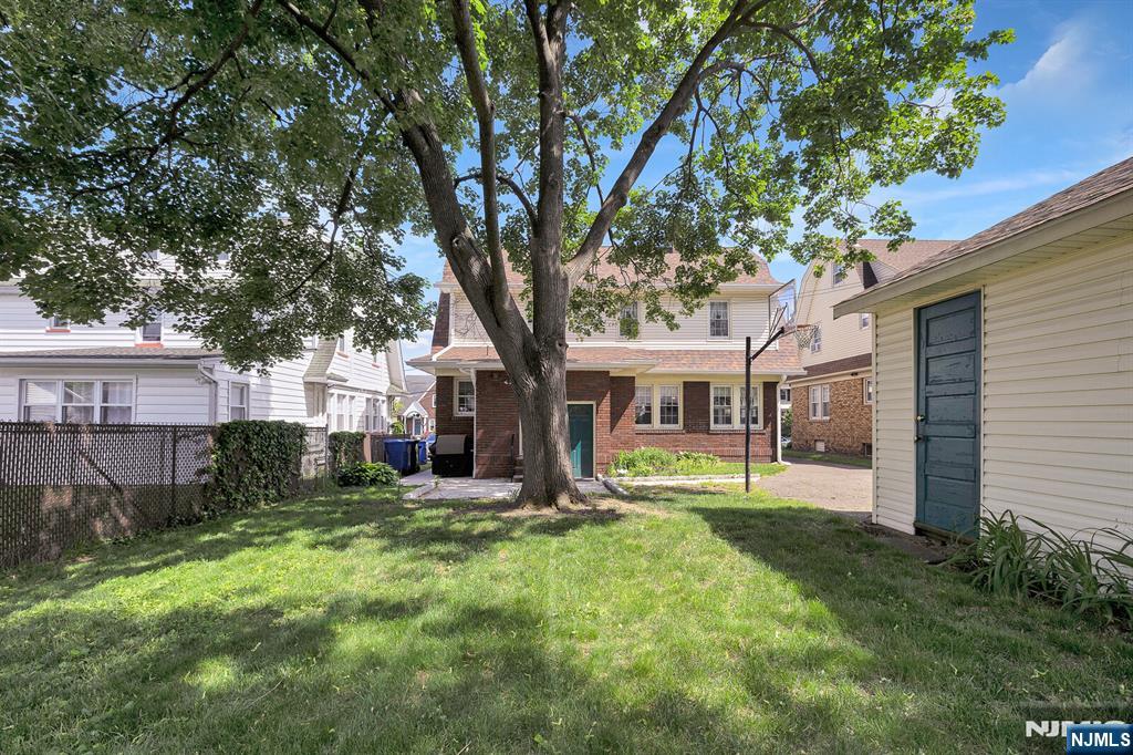 106 Maple Street