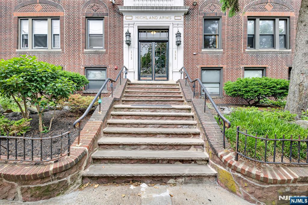 115 Highland Avenue 10