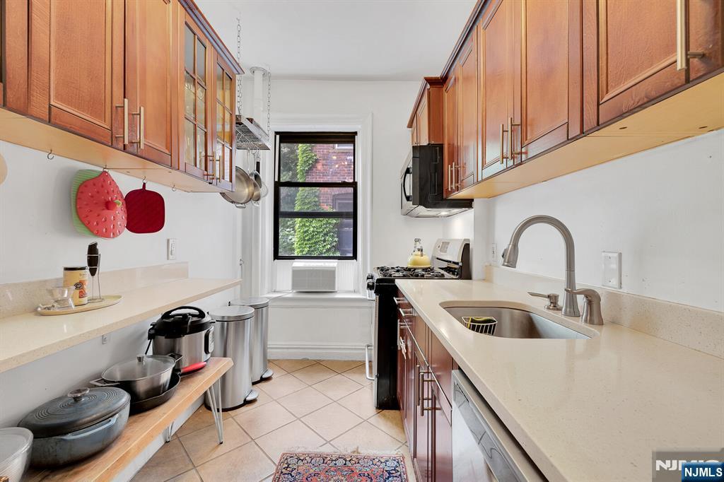 115 Highland Avenue 10
