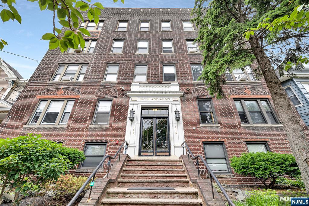 115 Highland Avenue 10