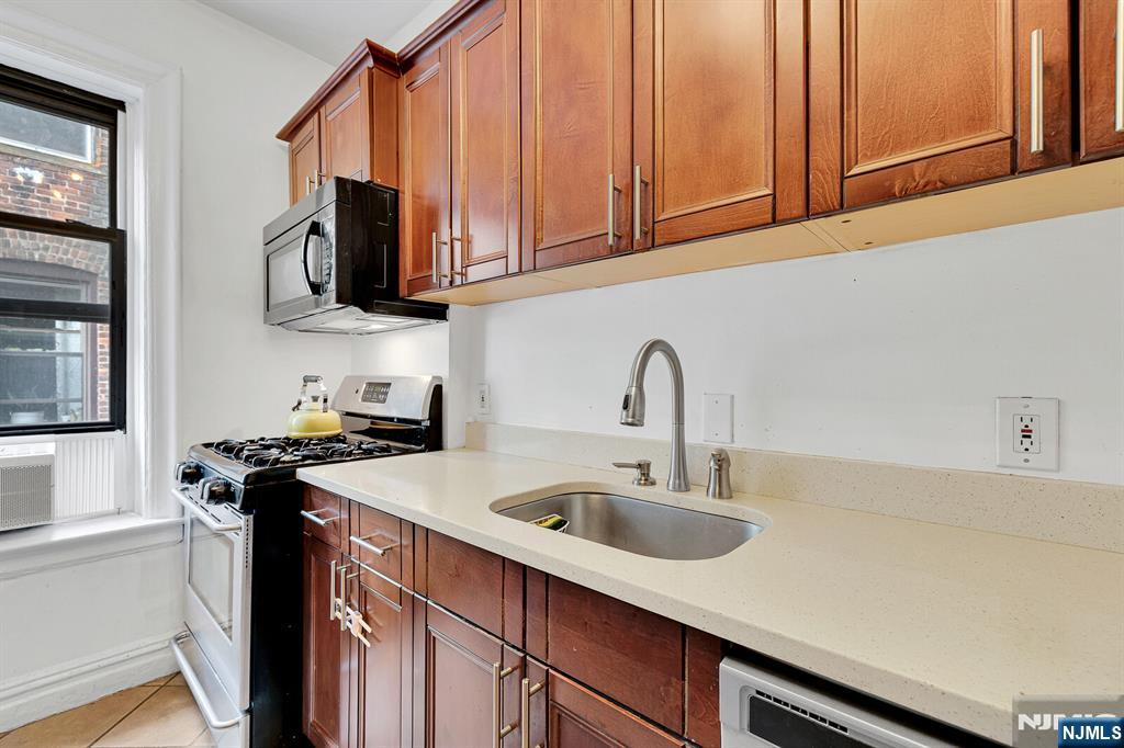 115 Highland Avenue 10