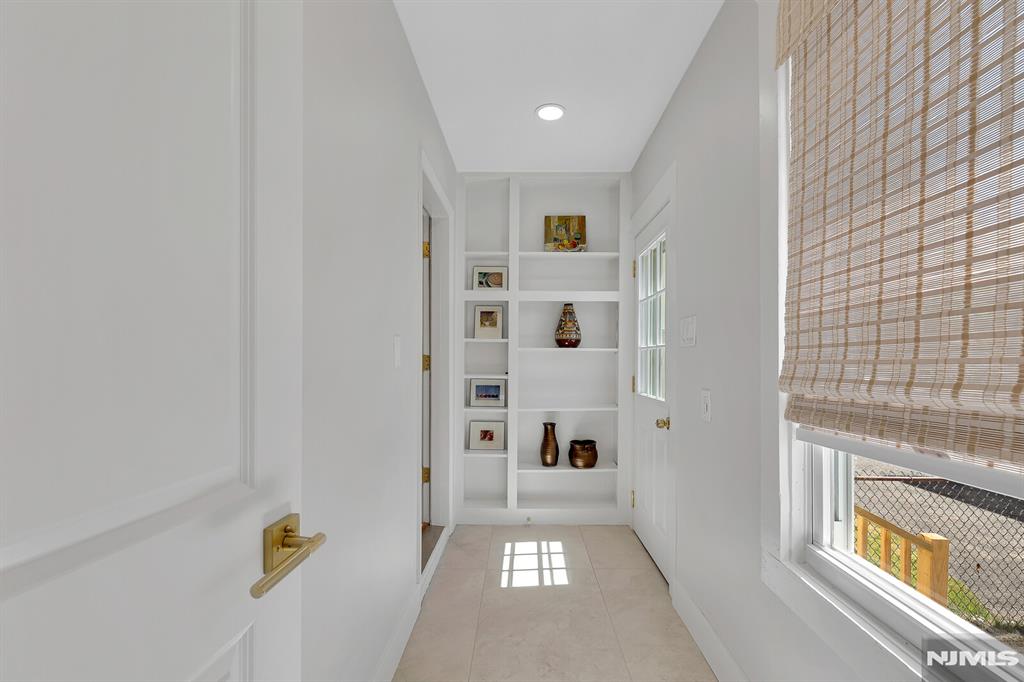 25 Riverview Avenue