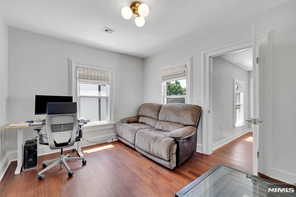 25 Riverview Avenue